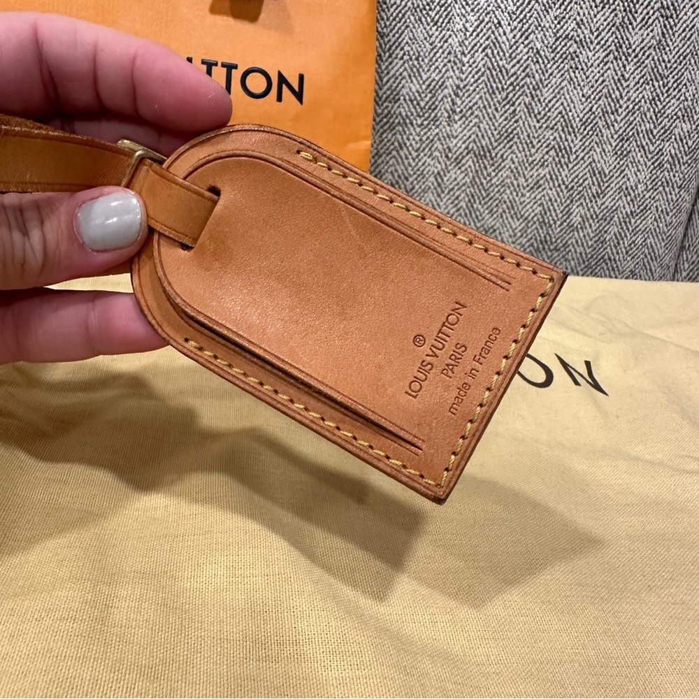 Louis Vuitton Luggage Tag - Picture 5 of 7